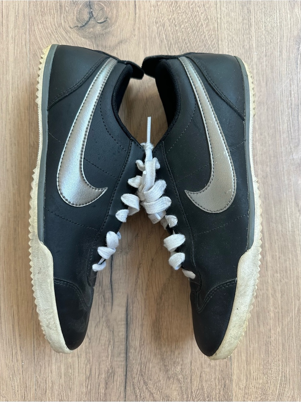 NIKE - WOMEN'S SNEAKERS - BLACK - SIZE 8